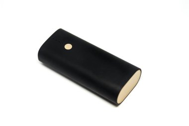 Güç banka beyaz arka plan üzerinde izole şarj telefon için.