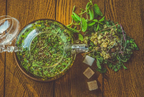 Délicieux Thé Vert Dans Beau Bol Verre Sur Une Table — Photo