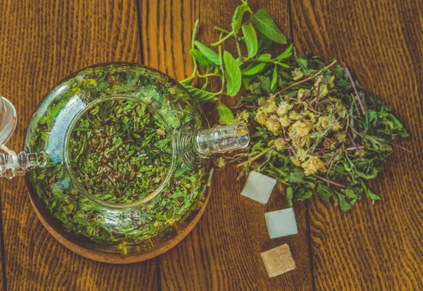 Вкусный Зеленый Чай Красивой Стеклянной Чашке Столе — стоковое фото