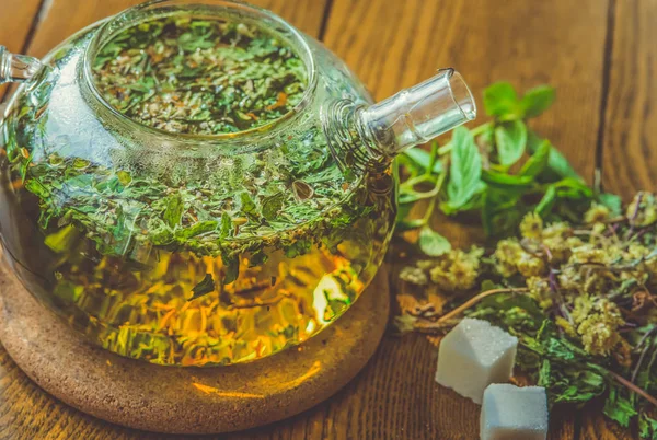 Смачний Зелений Чай Красивій Скляній Мисці Столі — стокове фото