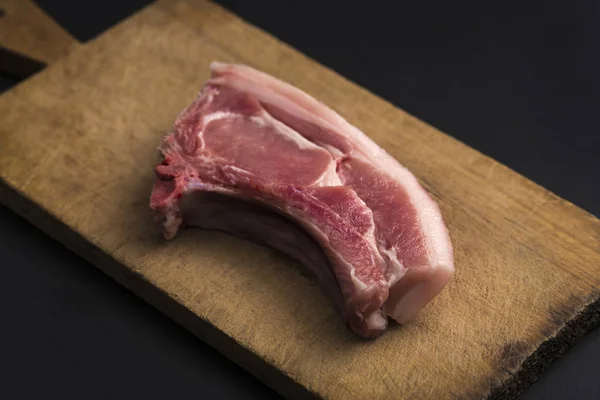 Bistecca Cruda Con Tavola Legno Oltre Rustico — Foto Stock