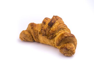 Beyaz arkaplanda sade kruvasan