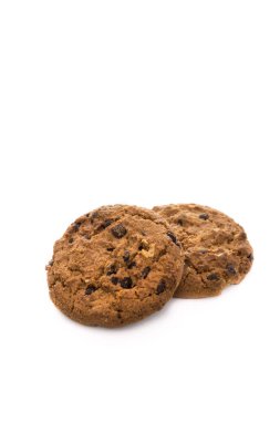 Beyaz arka planda izole edilmiş çikolatalı kurabiyeler. Tatlı bisküviler. Ev yapımı pasta..