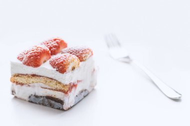 Yaban çileği ile pasta ve krem, taze organik çilek