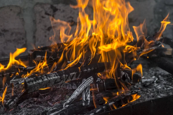 Holzfeuer Auf Dem Grill Bild Als Hintergrund — Stockfoto