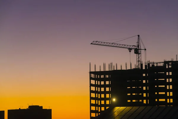 Maquinaria Industrial Grúa Construcción Grúas Rascacielos Construcción Horizonte Ciudad Atardecer — Foto de Stock