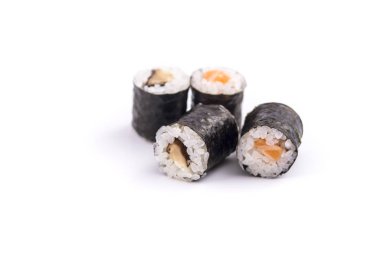 Suşi Roll, Japon tarzı yemek. Çeşitli malzemeler ve somon suşi pirinç dolu