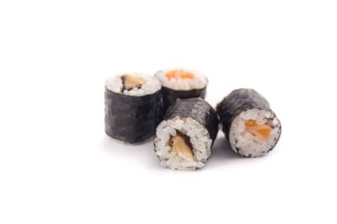 Suşi Roll, Japon tarzı yemek. Çeşitli malzemeler ve somon suşi pirinç dolu