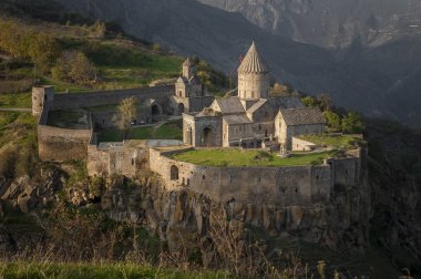 9. yüzyıl Ermeni Manastırı Tatev manastır olduğunu