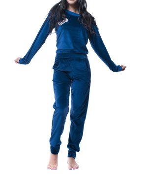 kız beyaz zemin üzerine mavi spor giyim