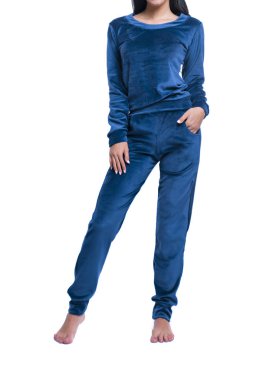 kız beyaz zemin üzerine mavi spor giyim