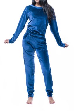 kız beyaz zemin üzerine mavi spor giyim