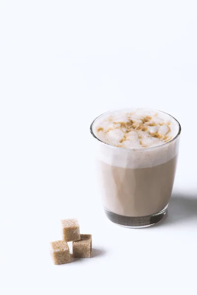 Café Con Leche Taza Vidrio Sobre Fondo Blanco — Foto de Stock