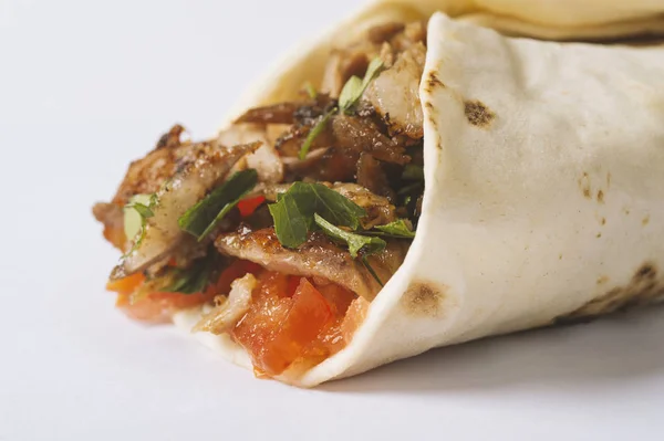 Sanduíche Shawarma Saboroso Isolado Fundo Branco — Fotografia de Stock