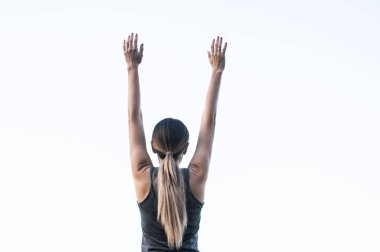 Kadın jimnastik yapıyor. Arkadan görüntülemek