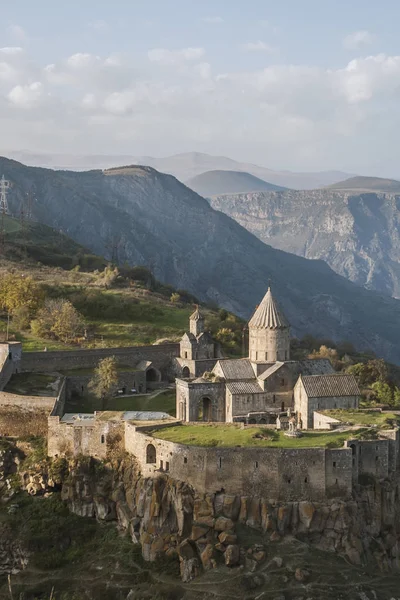 9. yüzyıl Ermeni Manastırı Tatev manastır olduğunu