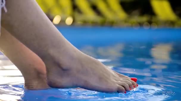 Close Footage Female Feet Splashing Water Swimming Pool — 图库视频影像