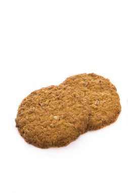 Beyaz arka plan üzerinde izole lezzetli yulaf ezmeli kurabiye