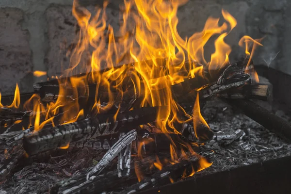 Flammen Holzkohle Feuer Flamme Hintergrund oder Textur — Stockfoto