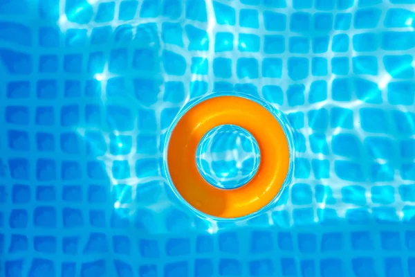 Orange Inflatable Ring Floating Swimming Pool Sunny Day Top View — Stock Photo, Image