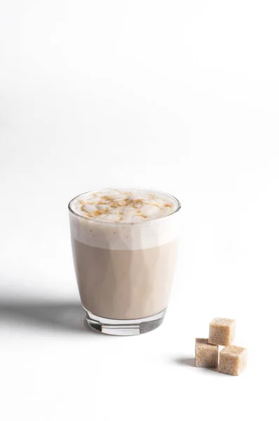 Café Con Leche Taza Vidrio Sobre Fondo Blanco — Foto de Stock