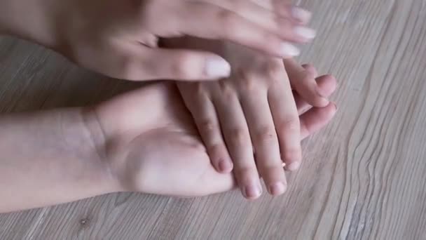 Mother Hand Caresses Hand Child — Stok video