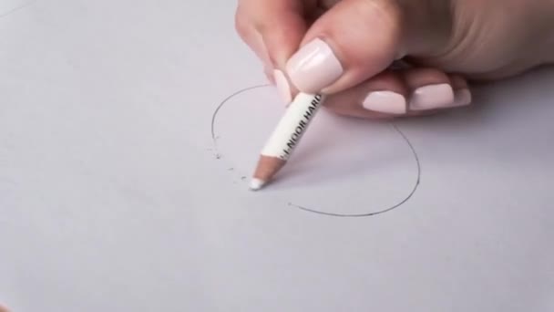 Close Footage Woman Drawing White Pencil White Paper — ストック動画