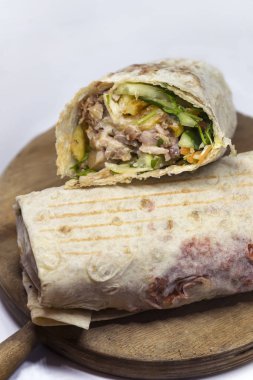 shawarma sandviç, Hünkar, gyro ahşap bir masa üzerinde