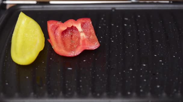 Woman Cooks Yellow Red Peppers Electric Grill — Stock Video