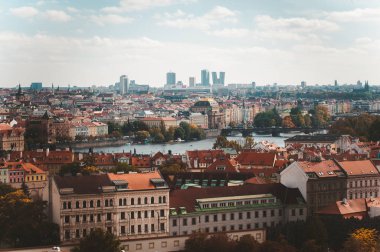 Sonbaharda Prag 'ın güzel manzarası