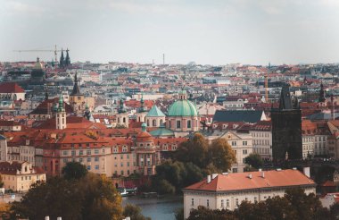 Sonbaharda Prag 'ın güzel manzarası