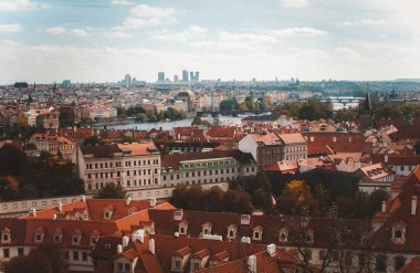 Sonbaharda Prag 'ın güzel manzarası