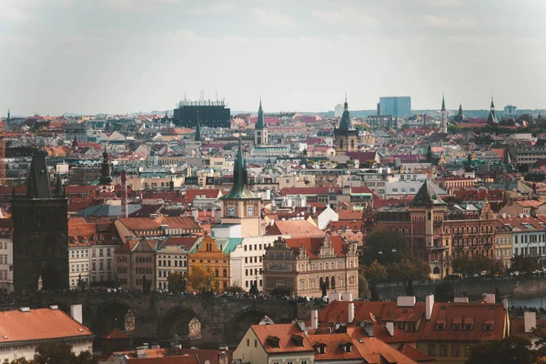 Schöne Aussicht auf Prag im Herbst — Stockfoto