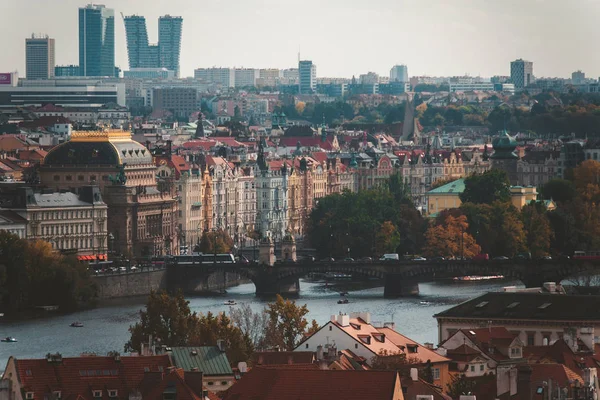 Schöne Aussicht auf Prag im Herbst — Stockfoto