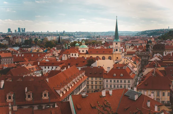 Schöne Aussicht auf Prag im Herbst — Stockfoto