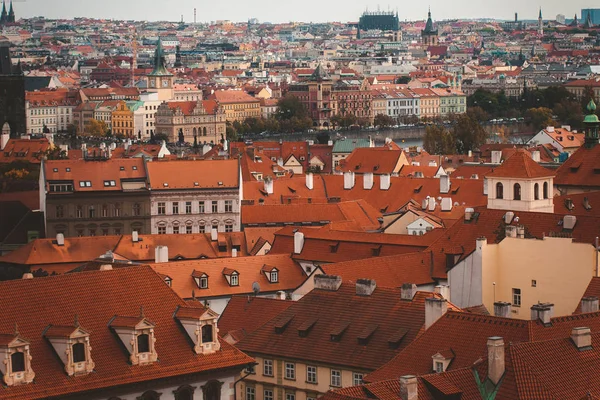 Schöne Aussicht auf Prag im Herbst — Stockfoto