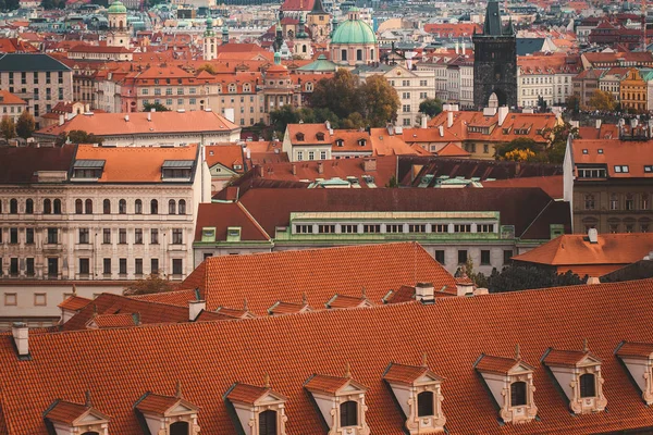 Schöne Aussicht auf Prag im Herbst — Stockfoto