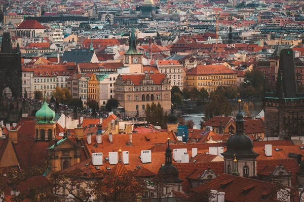 Schöne Aussicht auf Prag im Herbst — Stockfoto