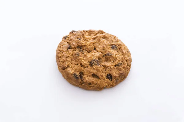 Délicieux biscuits au chocolat sur fond blanc — Photo