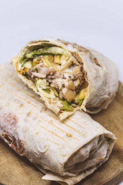 shawarma sandviç, Hünkar, gyro ahşap bir masa üzerinde