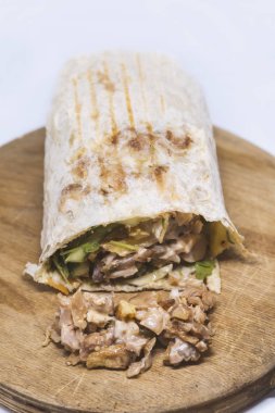 shawarma sandviç, Hünkar, gyro ahşap bir masa üzerinde