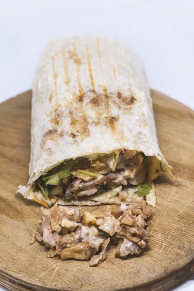 shawarma sandviç, Hünkar, gyro ahşap bir masa üzerinde