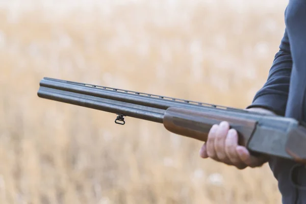 Mannelijke Jager Klaar Jagen Met Jacht Rifle Hunter Houdt Een — Stockfoto