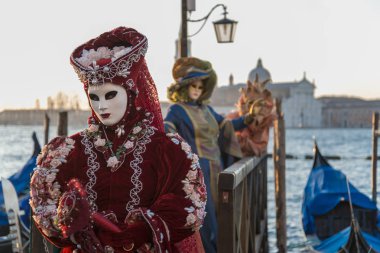 Venedik, Ita geleneksel bir festivalde renkli karnaval maskeleri