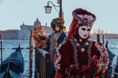 Venedik, Ita geleneksel bir festivalde renkli karnaval maskeleri