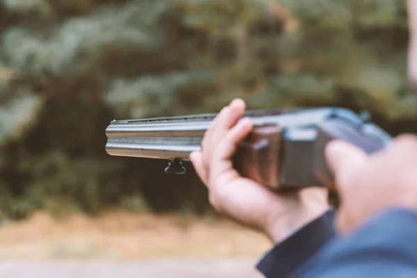 Mannelijke Jager Klaar Jagen Met Jacht Rifle Hunter Houdt Een — Stockfoto