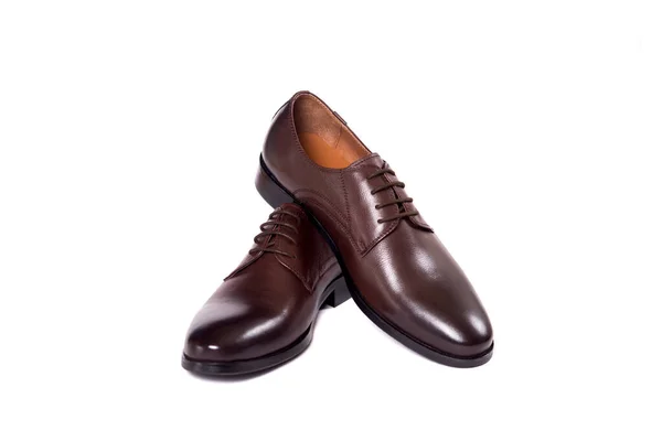 男性の古典的な茶色の革の靴は コピースペースとテキストと 白い背景に隔離された — ストック写真