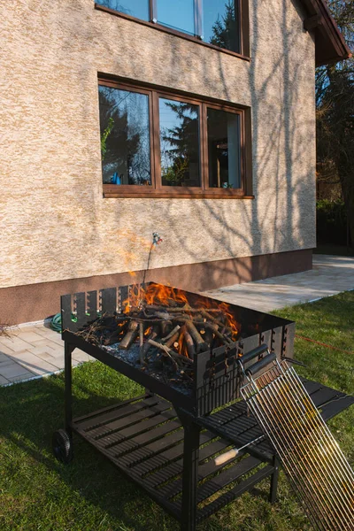 Brennholz Kamin Verbrennen Brennendes Feuer Zubereitung Von Feuer Zum Grillen — Stockfoto