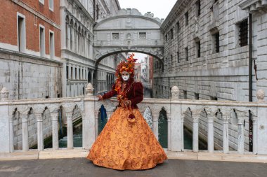 İtalya 'nın eşsiz Venedik şehrinde bir karnaval. Venedik maskeleri