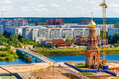 Yoshkar-Ola. Yaz 2009. Duyuru katedral inşası. Yüksekliği görünümünden.